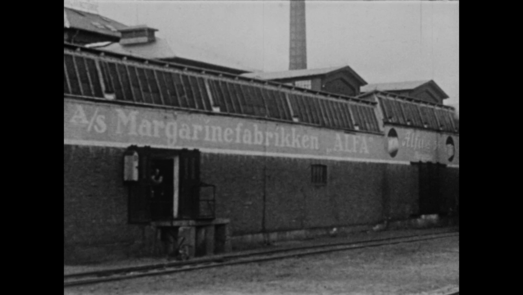 TKVJ nr. 11 eller nr. 12 rangerer ved Alfa i Vejen