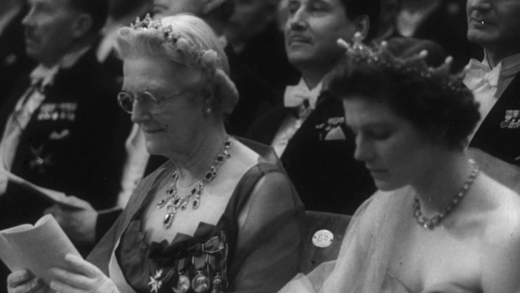 Winston Churchill modtager Nobelprisen