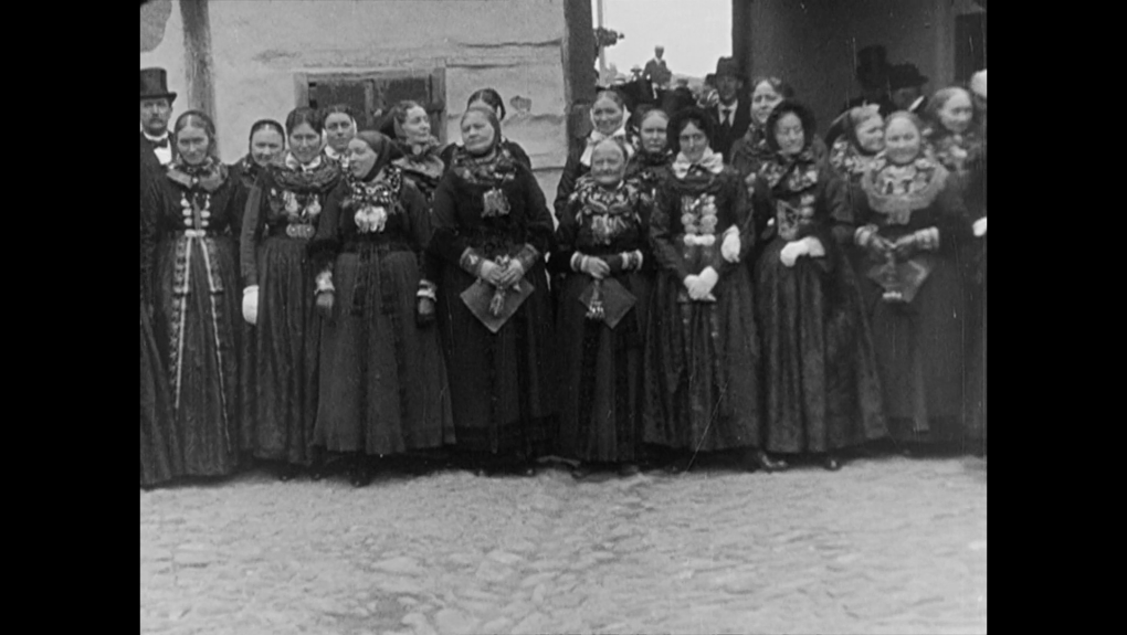 Dronning Wilhelmina besøger gammel hollændergård II