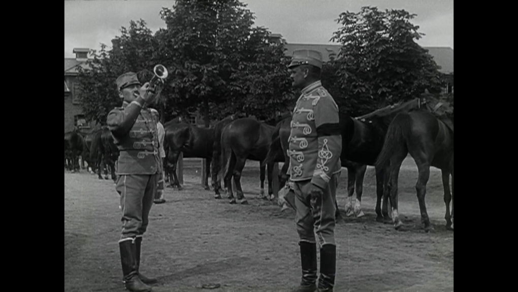 Gardehusarer på øvelse